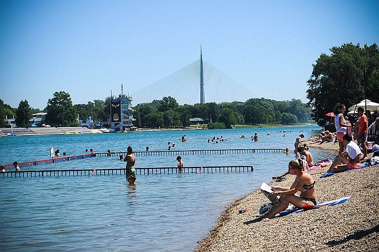 Зона отдыха "Ада-Циганлия" в Белграде в июле 2016 г. 