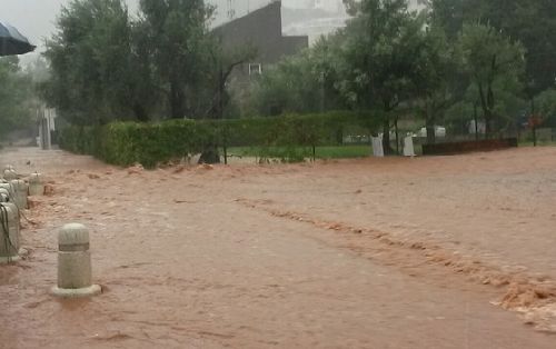 На Будванскую ривьеру обрушились ливни Наводнение в городе Петровац. Фото:Vijesti.me, Vuk Lajović