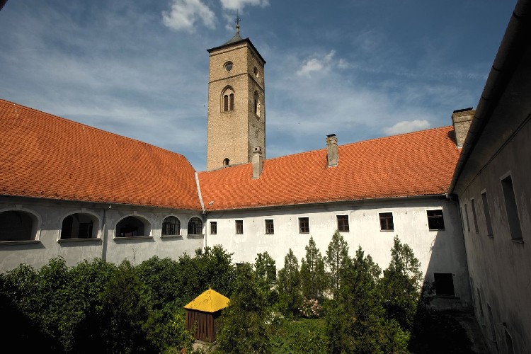 Монастырь францисканцев в сербском Баче