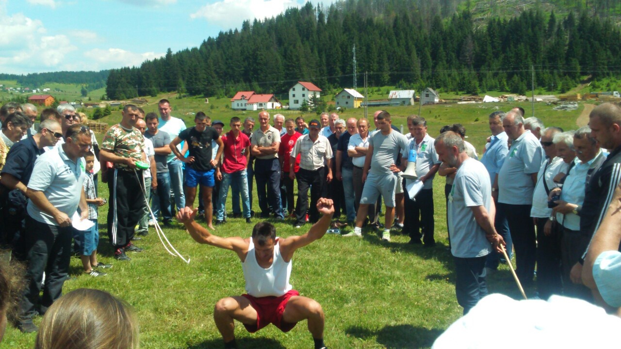 Соревнование по сенокосу в городе Плевля