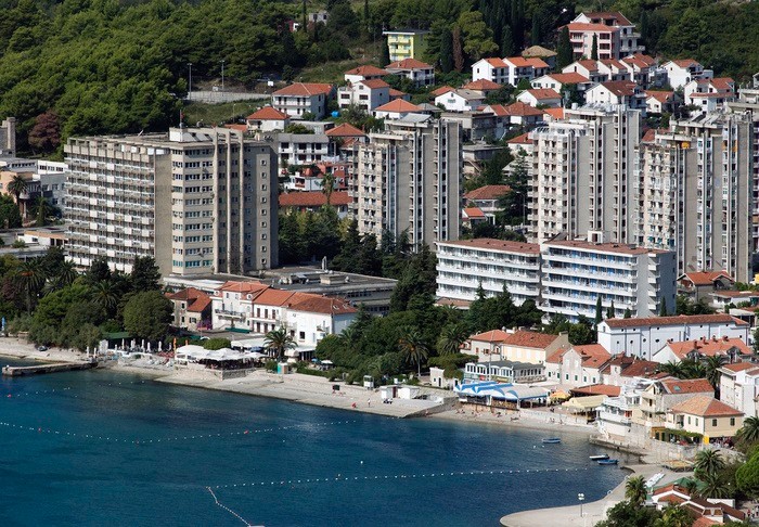 Отель в Херцег-Нови перейдет на круглогодичный режим работы Отель Lighthouse of Montenegro (слева) в Херцег-Нови. Фото: Montenegro.com