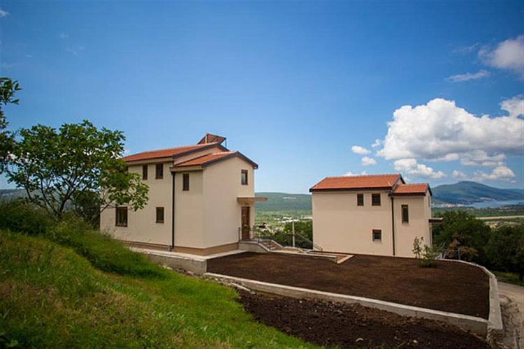Два домa в Черногории, в Koторе