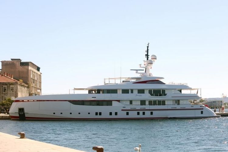 Яхта мексиканского миллиардера Брюса Гроссмана в Шибенике