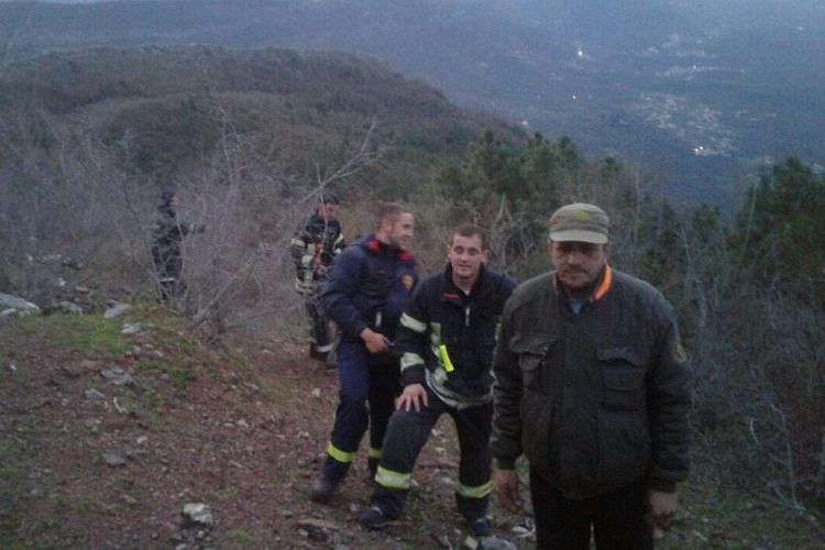 Представители службы спасения Тивата во время поиска россиянина. Фото: Cdm.me