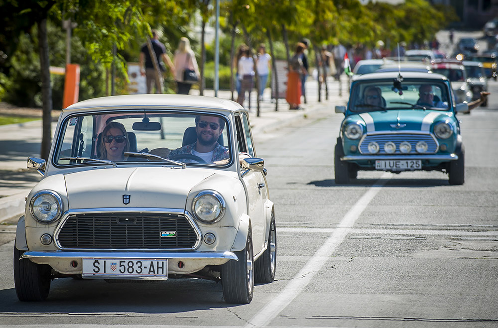 Выставка автомобилей "Мини Купер" в Шибенике