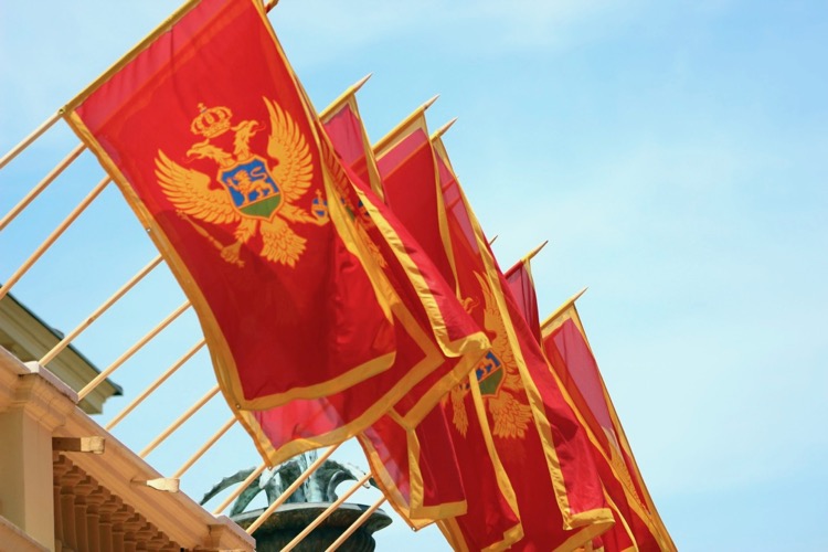 Государственные флаги Черногории. Фото: Vijesti, Filip Roganovic