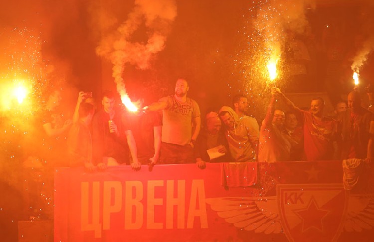 Болельщики БК "Црвена Звезда" на Калемегдане