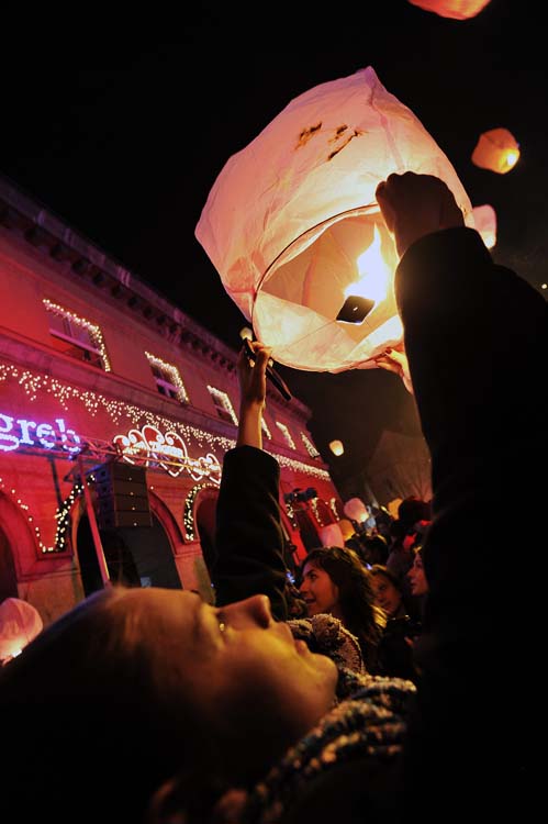 Запуск небесных фонариков в Загребе