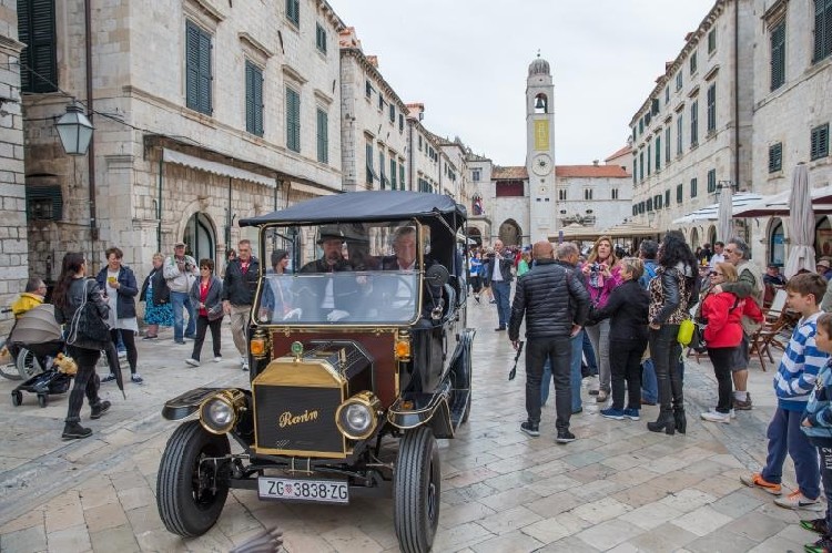 Электрические олдтаймеры на Страдуне 