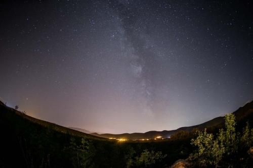 Ночное небо в хорватском районе Далматинска-Загора