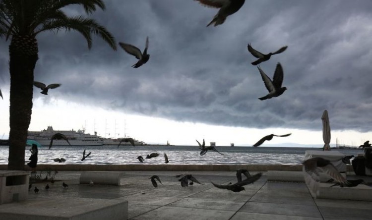 Тучи над Сплитом в начале октября 2016 года