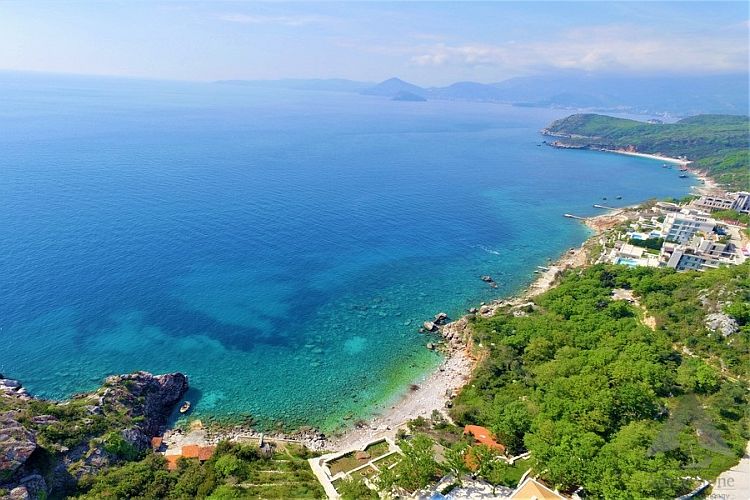Продажа участка под строительство виллы на берегу моря в Черногории, Режевичи