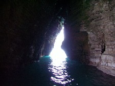 Голубая пещера на Будванской ривьере. Фото: BalkanPro.ru