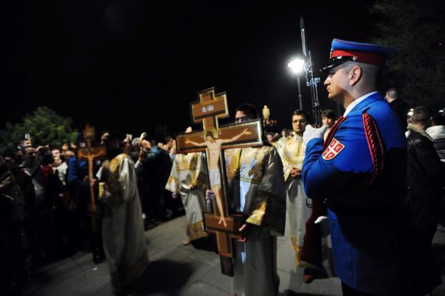 Благодатный огонь в Белграде. Фото: TANJUG, Nemanja Jovanović, Dragan Stanković, Marko Ðoković, Oksana Toskić Благодатный огонь в Белграде