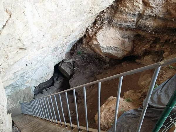 Пещера Красная скала в Черногории. Фото: Onogost.me