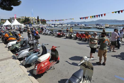 Vespa World Days 2015 Croatia в Биограде. Фото: Jutarnji.hr, Luka Gerlanc, CROPIX Дни культового мотороллера Vespa в хорватском Биограде