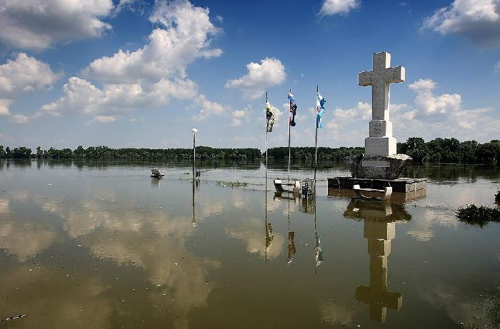 Спад наводнения в хорватском Вуковаре