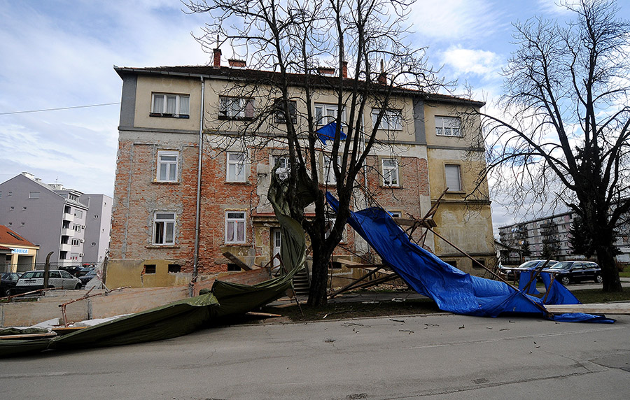 Сильный ветер в городе Карловац