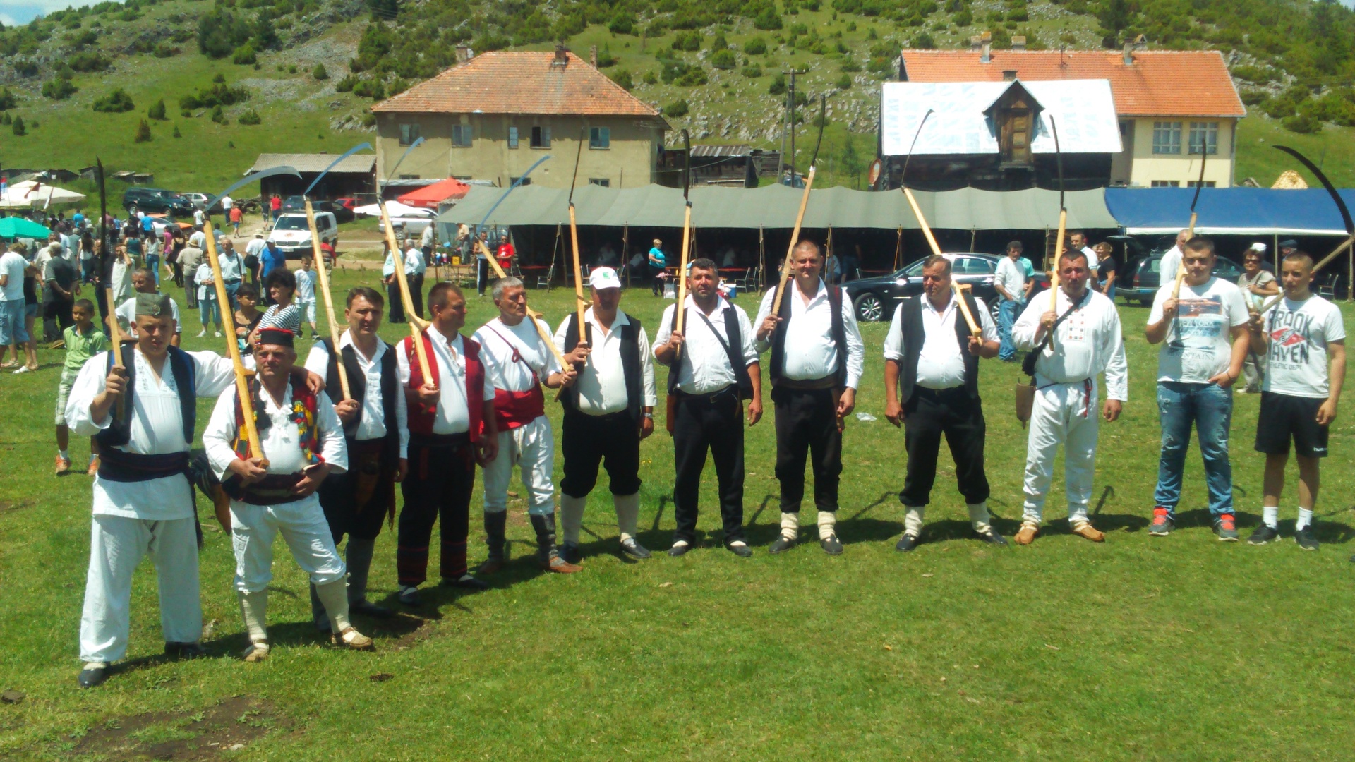 Соревнование по сенокосу в городе Плевля