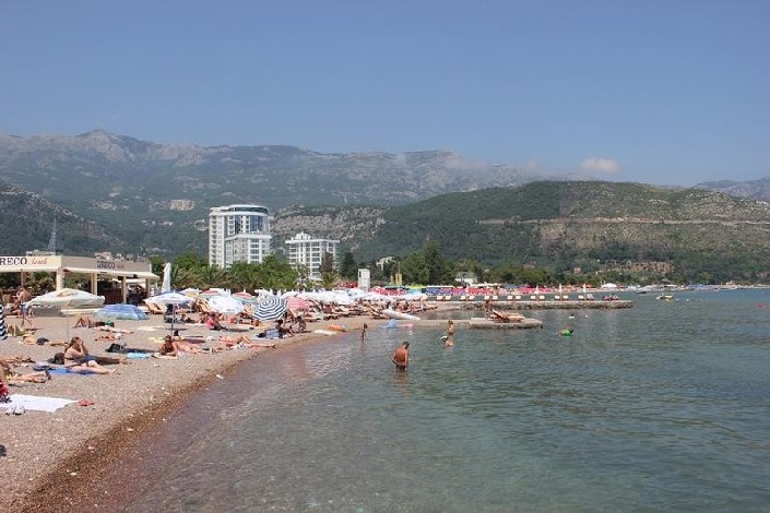 В Черногории в разгар сезона проверили качество воды на пляжах Будва. Фото: Rtcg.me