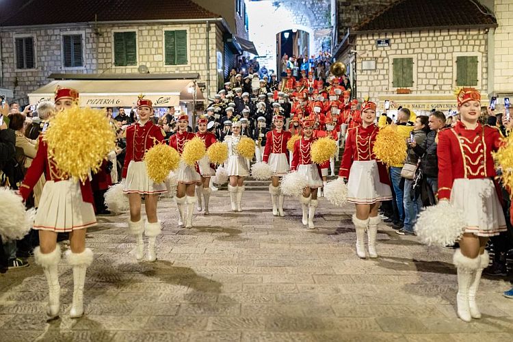 55-й Праздник мимозы в Черногории