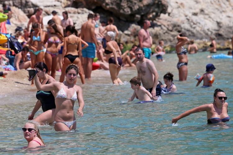 Пляж "Банье" в Дубровнике в июле 2016 года