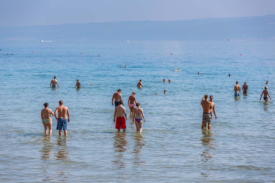Купание на пляже "Бачвице" в Сплите