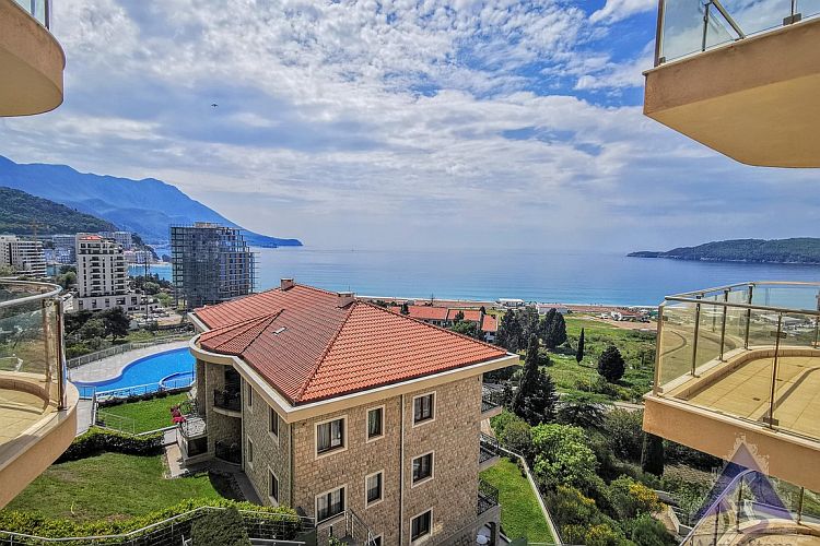 Квартира с видом на море в Бечичи, Черногория