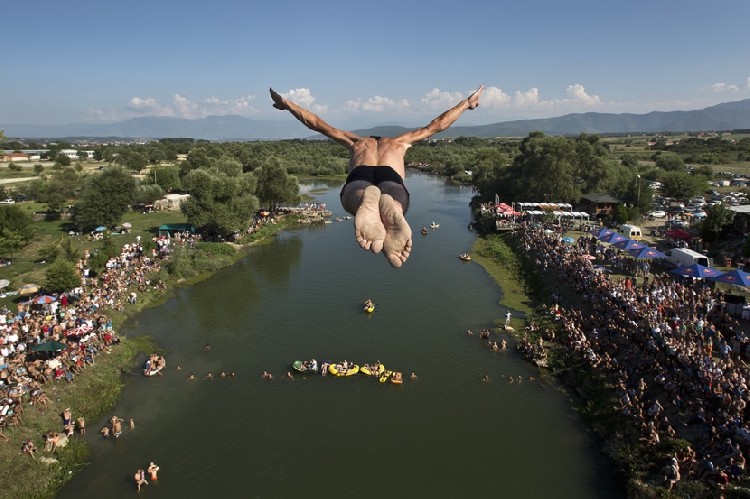 Прыжки со Святого моста в Джяковице