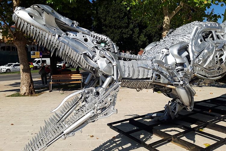 Скульптура динозавра в Подгорице. Фото: Fosmedia.me