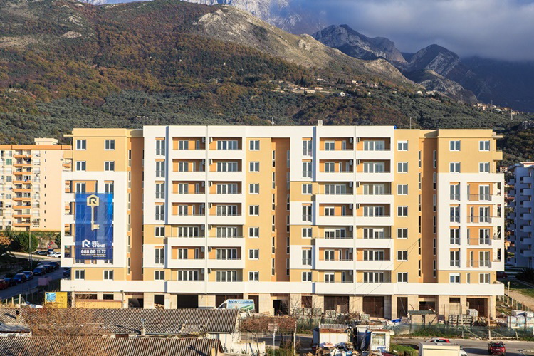 Квартира в Черногории, в Баре