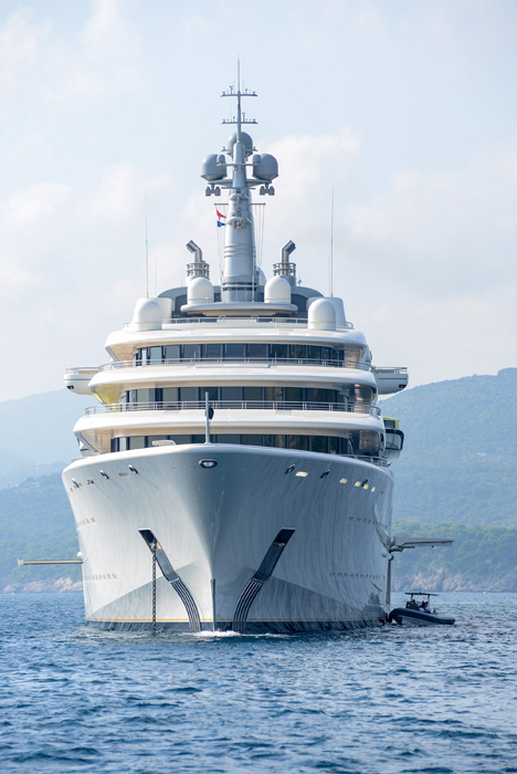 Яхта Eclipse у берегов Дубровника. Фото: Jutarnji.hr, Tonči Plazibat, CROPIX Яхта Eclipse Романа Абрамовича у берегов Дубровника