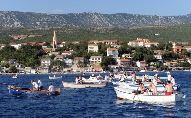 Лодочная регата Jakovarska vesla в хорватском городке Ядраново