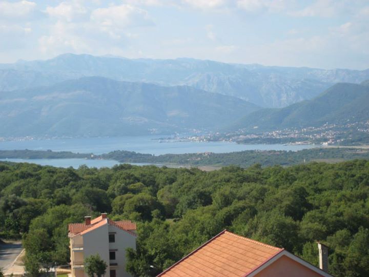 Дом в Черногории, в поселке Бигова