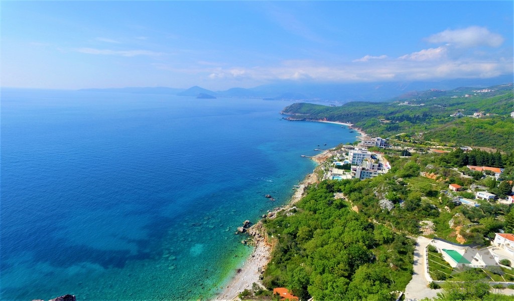 Продажа участка под строительство виллы на берегу моря в Черногории, Режевичи