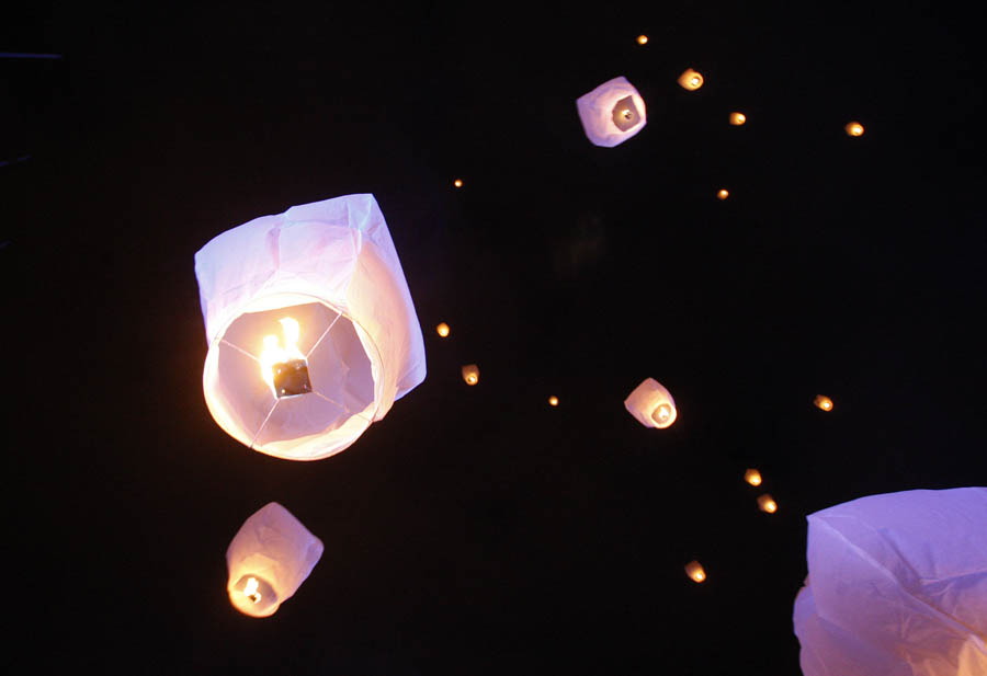 Ночные фонарики в небе Загреба