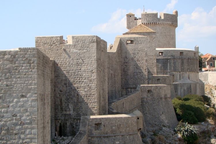 Городские крепостные стены Дубровника. Фото: Croatia-directory.com
