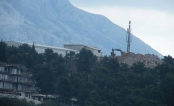 В Будве на мысе Завала образовалась свалка Budva_zavala_Vijesti_11.04.2012_Vuk Lajović.jpg