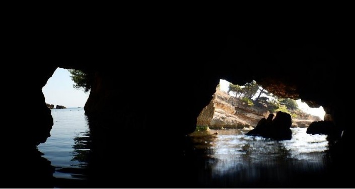 Вблизи Улциня обнаружено 8 морских пещер  