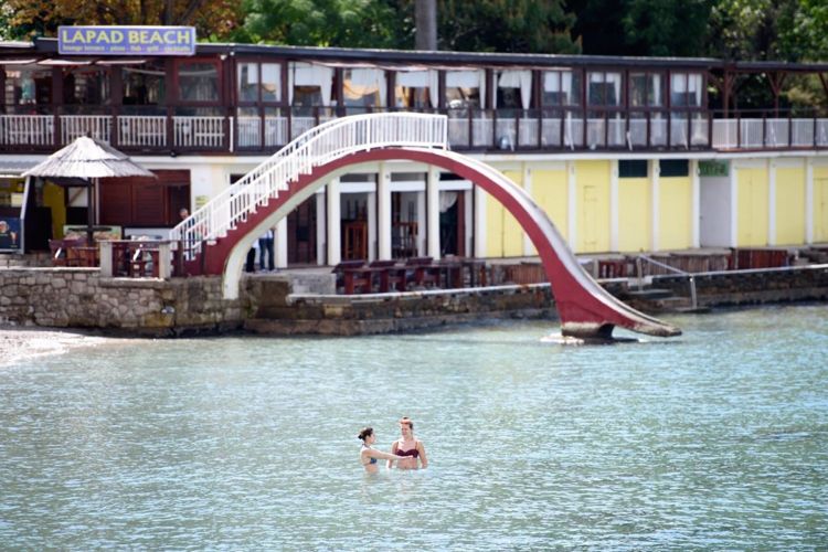 Пляж в Дубровнике осенью 2016 года