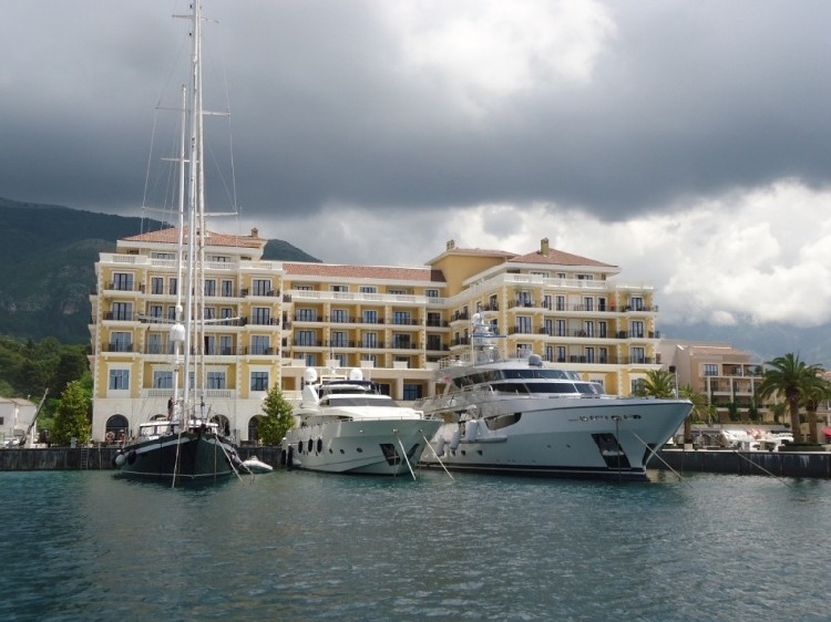 Владелец Louis Vuitton продает долю в крупнейшем проекте Черногории Элитный квартал Porto Montenegro в Тивате. Фото: Vijesti.me, Siniša Luković