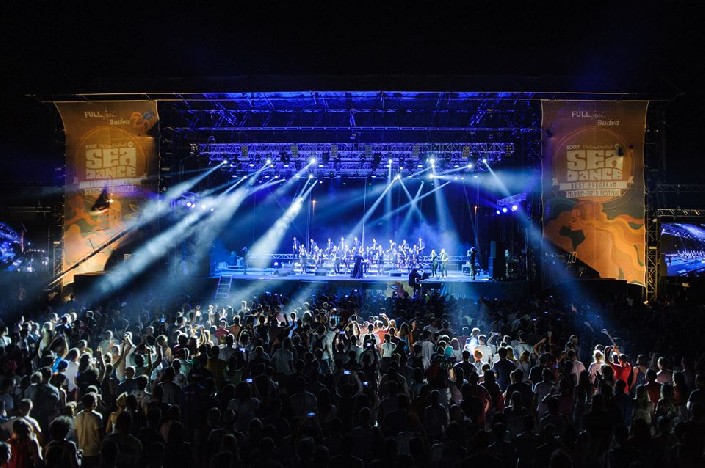 В Черногории заработали 20 млн евро на пляжном фестивале Sea Dance Фестиваль Sea Dance Festival в Черногории. Фото: Facebook, Sea Dance Festival