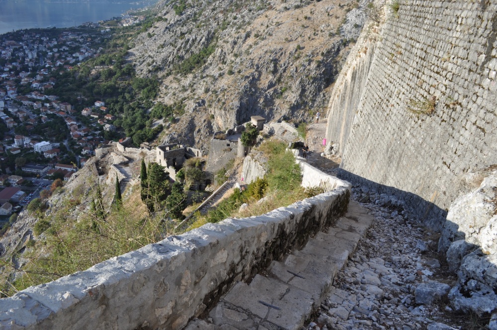 Городские крепостные стены Котора: 89 тысяч туристов за 9 месяцев