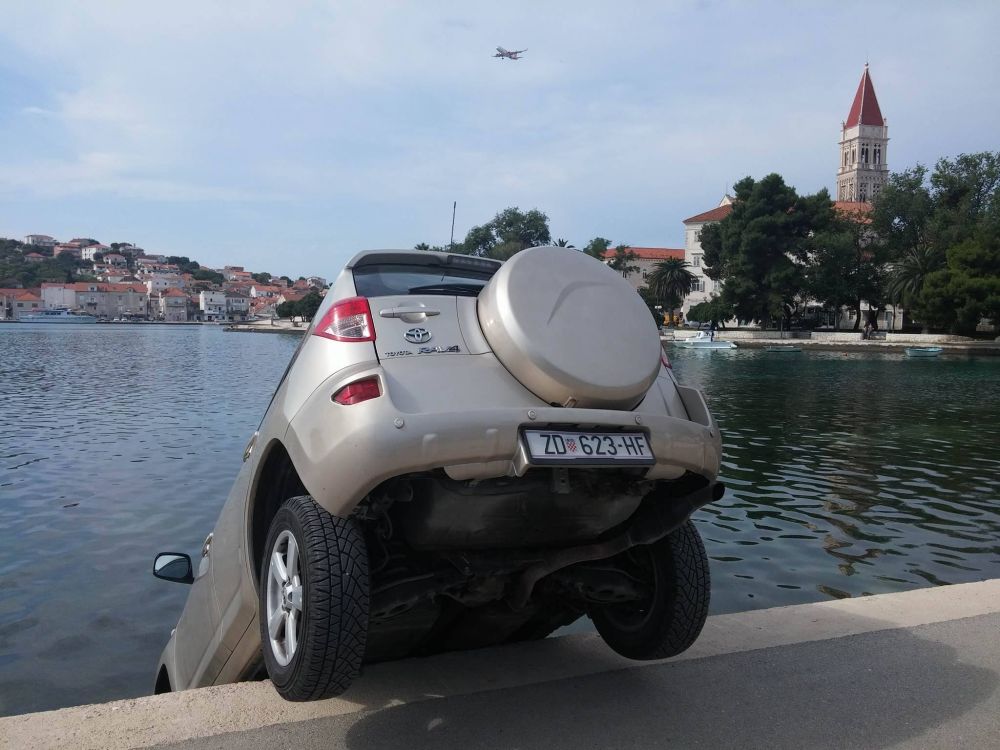 Казус с "тойотой" в Трогире