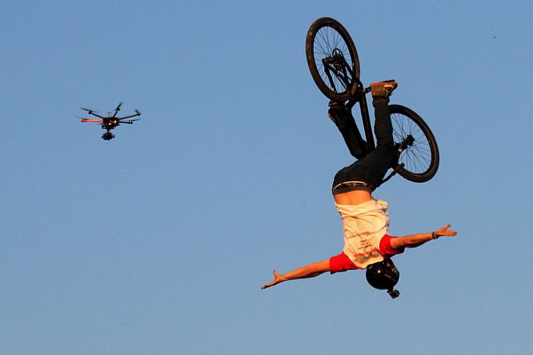 Велосипедный фристайл в Нови-Саде в июле 2016 г.