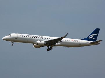 Авиакомпания Montenegro Airlines предлагает билеты по спеццене Самолет черногорской авиакомпании Montenegro Airlines в полете. Фото: Cdm.me