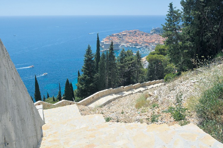 Вид на Дубровник с горы Срдж