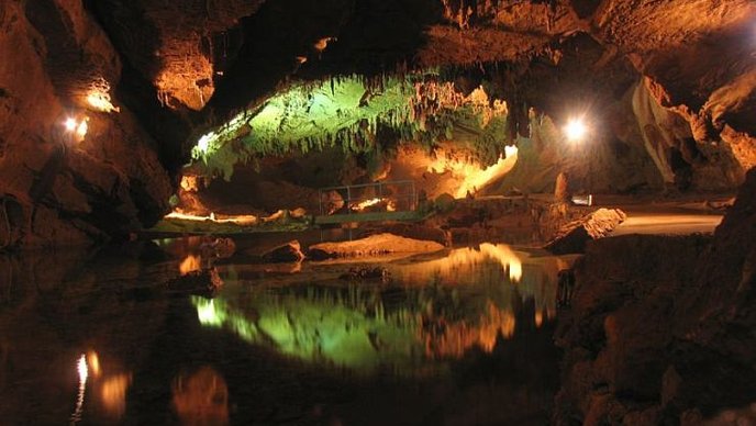 В знаменитой пещере Врело провели светодиодное освещение и обновление