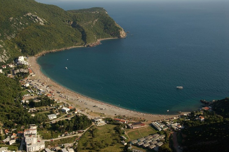 Во 2-й половине августа 97,8% пляжей Черногории получили отличные оценки