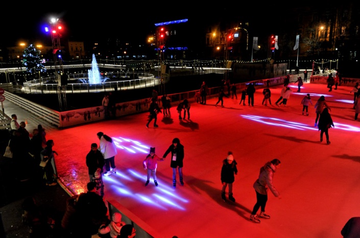 Каток на площади Короля Томислава в историческом центре Загреба